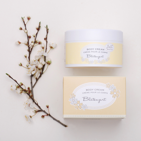 6161895 Badefee Koerpercreme Bluetenzart I1 250221122131 1920x1920 1