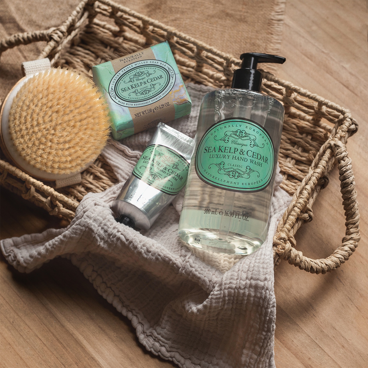 Sea Kelp & Cedar Flüssigseife Flasche mit Pumpspender 500 ml 3 Sea Kelp & Cedar Flüssigseife Flasche mit Pumpspender 500 ml – Bild 3