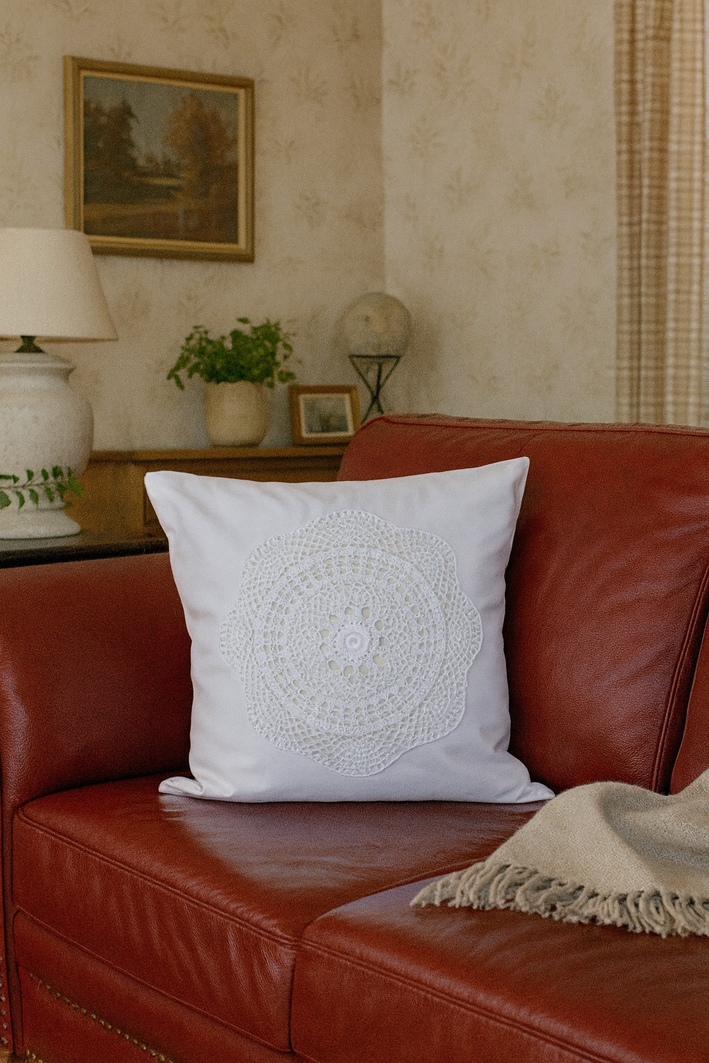 Romantische Kissenhülle mit echter Häkelspitze – Shabby Landhaus Look von Hossner 40x40 cm 3 Romantische Kissenhülle mit echter Häkelspitze – Shabby Landhaus Look von Hossner 40x40 cm – Bild 3