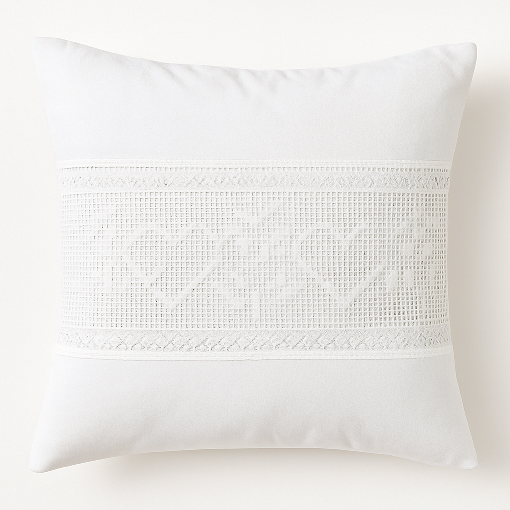 Kissenhülle mit Häkelspitze im Shabby Landhaus Look, 40x40 cm, Hossner, 100% Baumwolle, Weiß 3 Kissenhülle mit Häkelspitze im Shabby Landhaus Look, 40x40 cm, Hossner, 100% Baumwolle, Weiß – Bild 3