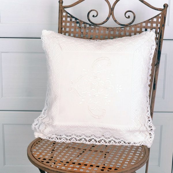 Hossner bestickte gehäkelte Kissenhülle Shabby Vintage Landhaus creme 40x40 cm 3 DSC1389 1