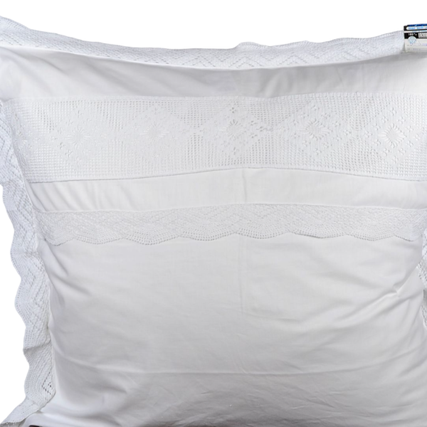 Romantische Kissenhülle 80x80 cm von Hossner – Handarbeit mit Häkelspitze im Shabby Landhaus Look 5 DSC1637 PhotoRoom 2