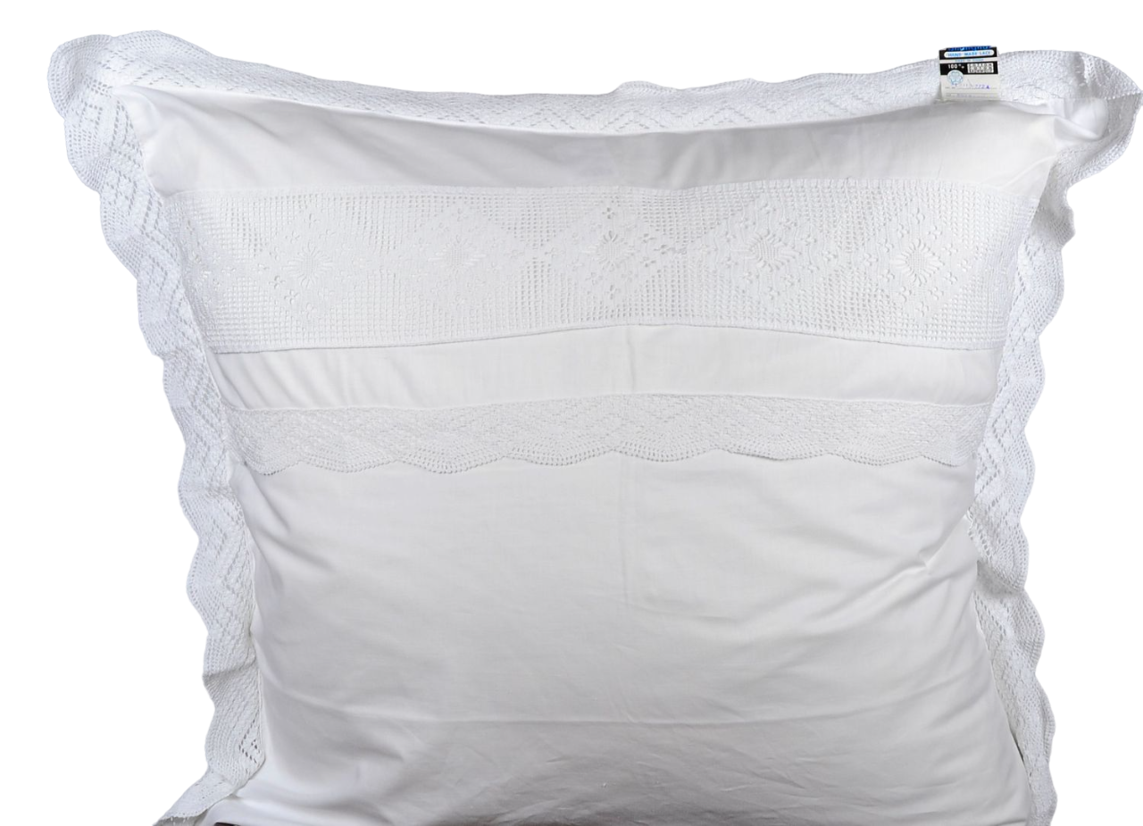 Romantische Kissenhülle 80x80 cm von Hossner – Handarbeit mit Häkelspitze im Shabby Landhaus Look 3 Romantische Kissenhülle 80x80 cm von Hossner – Handarbeit mit Häkelspitze im Shabby Landhaus Look – Bild 3