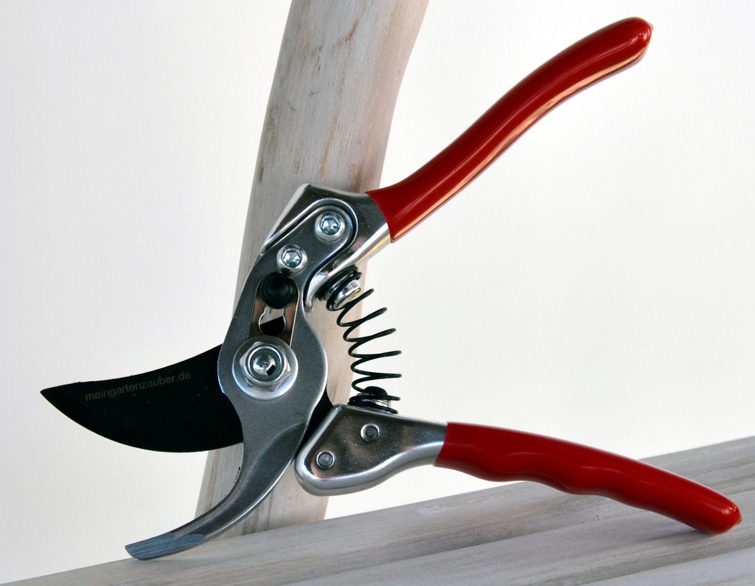 HPL Gartenschere Bypass B2 Profischere für Holz und Stauden bis 28 mm + praktische Gürteltasche 2 HPL Gartenschere Bypass B2 Profischere für Holz und Stauden bis 28 mm + praktische Gürteltasche – Bild 2