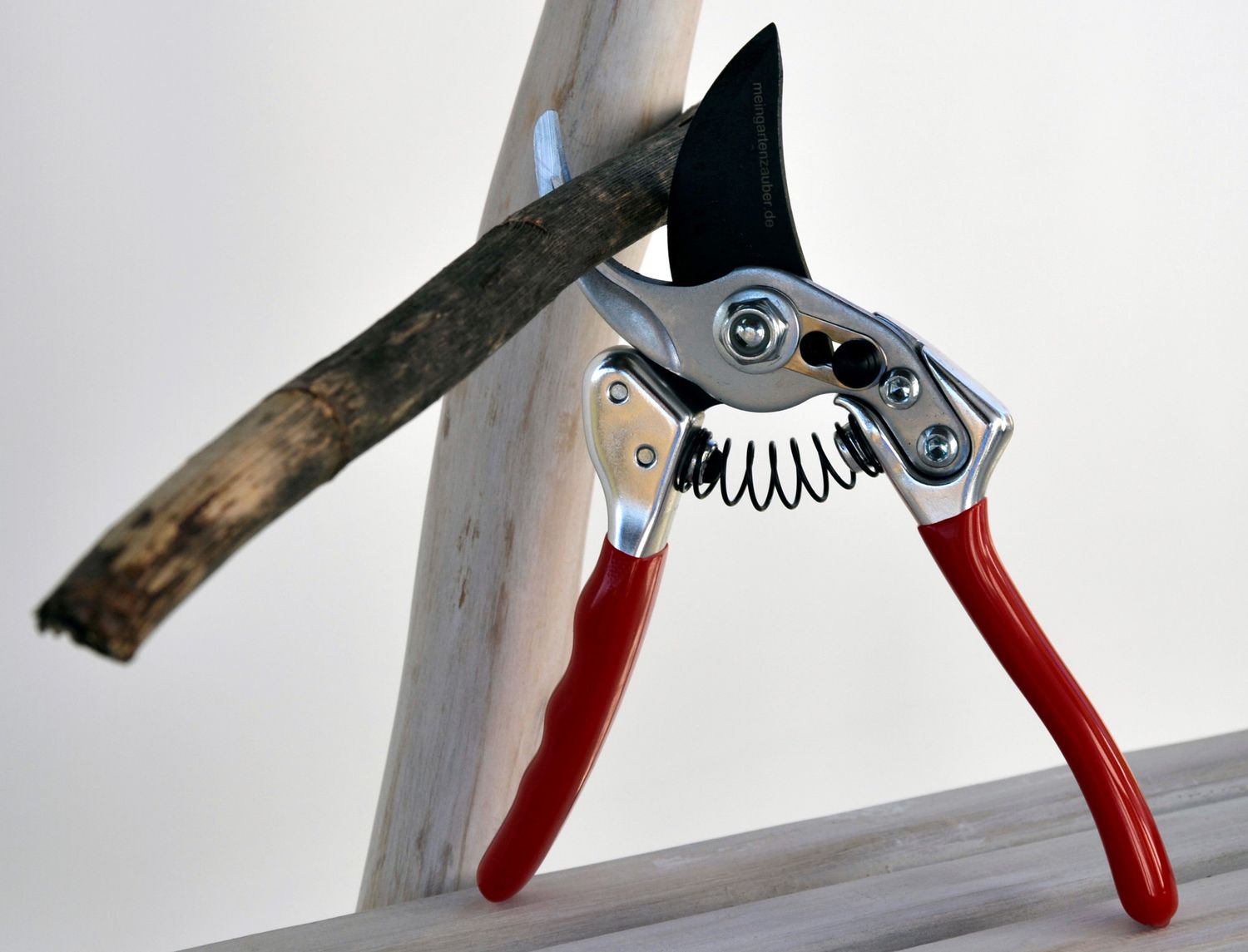 HPL Gartenschere Bypass B2 Profischere für Holz und Stauden bis 28 mm + praktische Gürteltasche 3 HPL Gartenschere Bypass B2 Profischere für Holz und Stauden bis 28 mm + praktische Gürteltasche – Bild 3