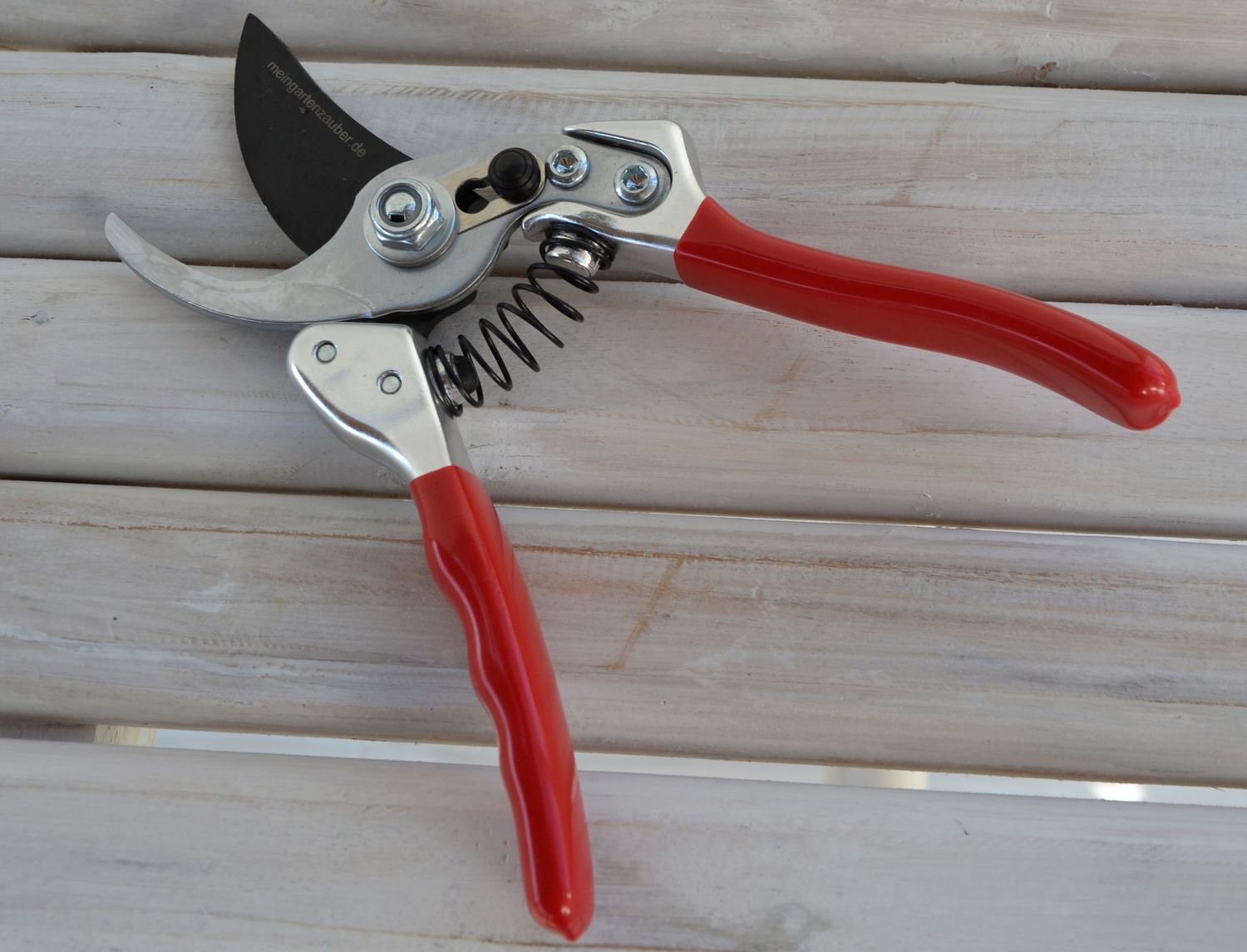 HPL Gartenschere Bypass B2 Profischere für Holz und Stauden bis 28 mm + praktische Gürteltasche 4 HPL Gartenschere Bypass B2 Profischere für Holz und Stauden bis 28 mm + praktische Gürteltasche – Bild 4