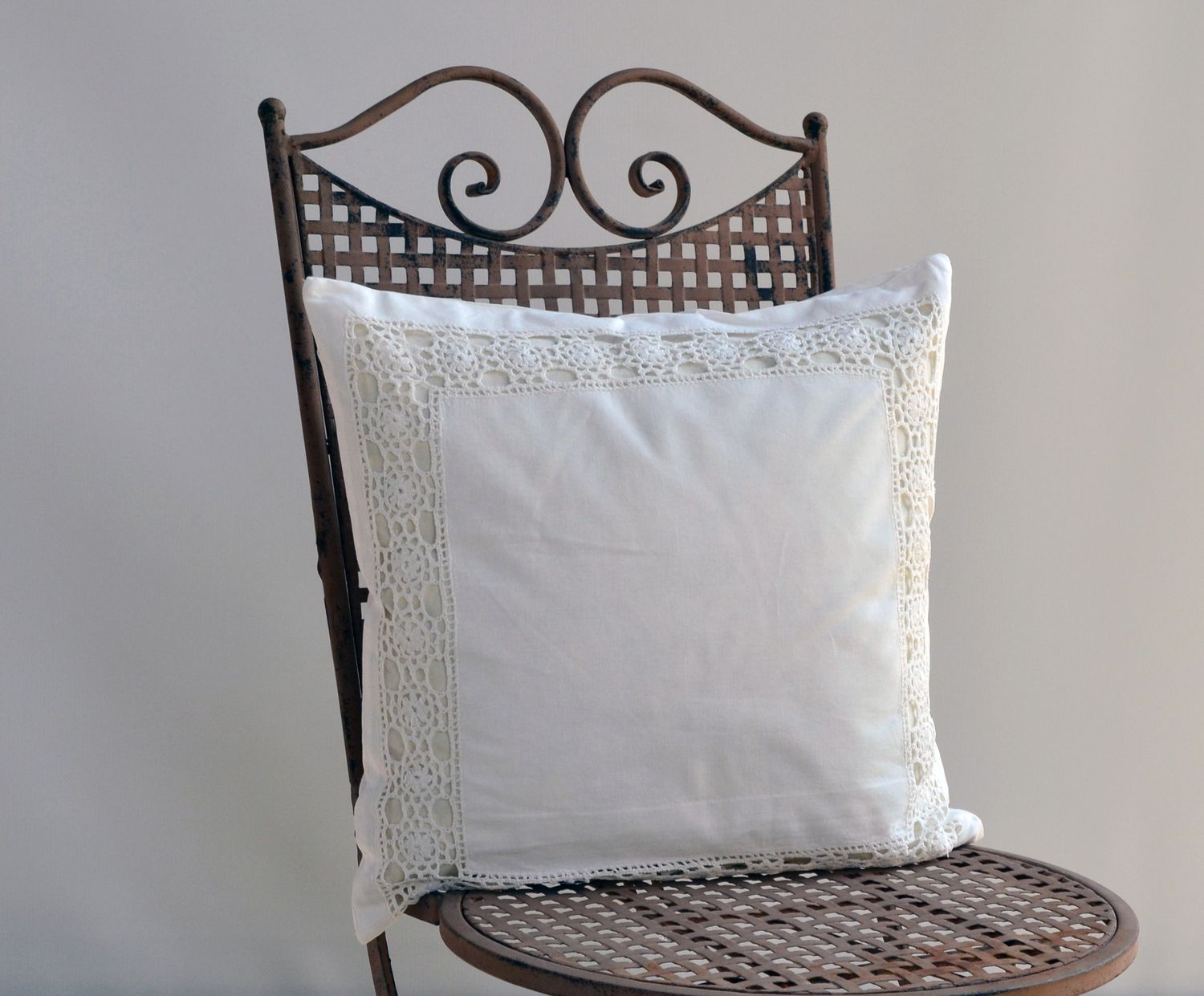 Hossner romantische Kissenhülle echte Spitze Handarbeit Vintage Landhaus 40x40 cm 2 Hossner romantische Kissenhülle echte Spitze Handarbeit Vintage Landhaus 40x40 cm – Bild 2