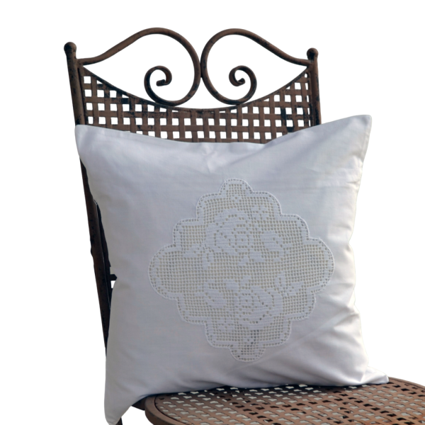 Romantische Kissenhülle mit echter Häkelspitze – Shabby Landhaus Look von Hossner 40x40 cm 7 DSC2038 PhotoRoom 2