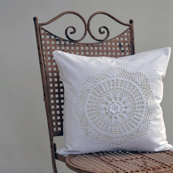Romantische Kissenhülle mit echter Häkelspitze – Shabby Landhaus Look von Hossner 40x40 cm 7 DSC2044 2