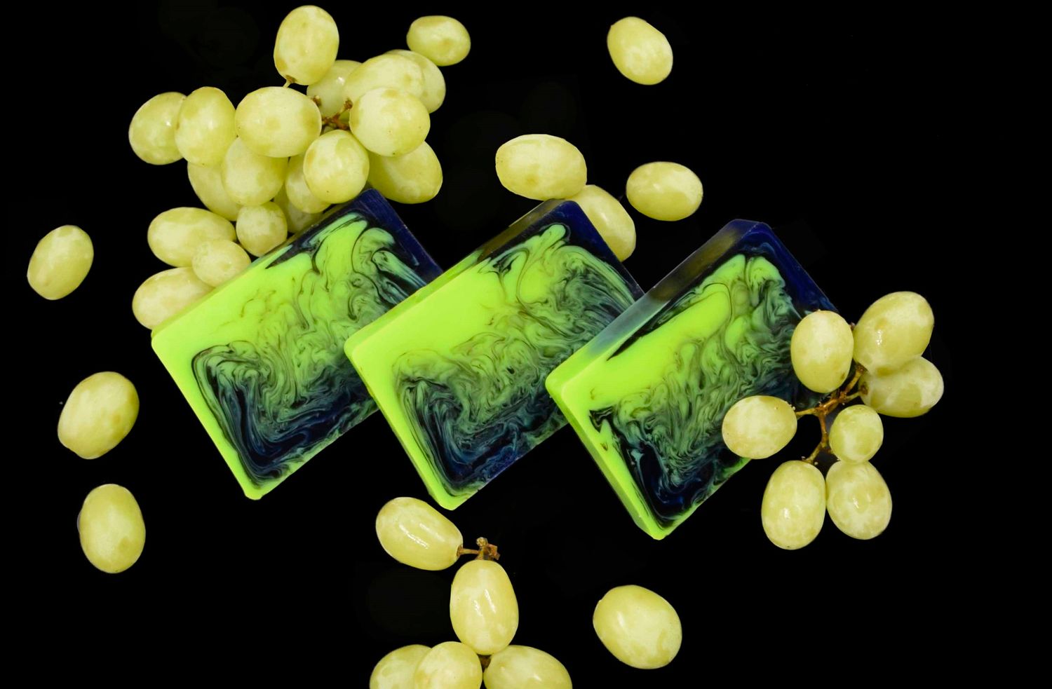 Nesbel Glycerin Seife Duftseife Weintraube mit Ziegenmilch Handmade 100 g 2 Nesbel Glycerin Seife Duftseife Weintraube mit Ziegenmilch Handmade 100 g – Bild 2