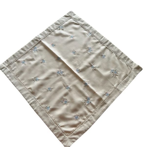 Hossner Deckchen Tischdecke Mitteldecke Tittling romantisch Millefleur 5 PhotoRoom 20230507 122638 1